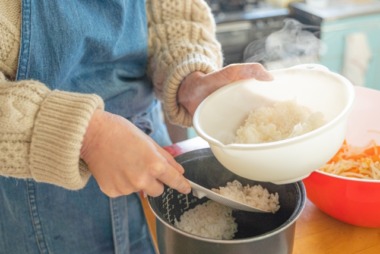お弁当のご飯が固くなる原因と対策